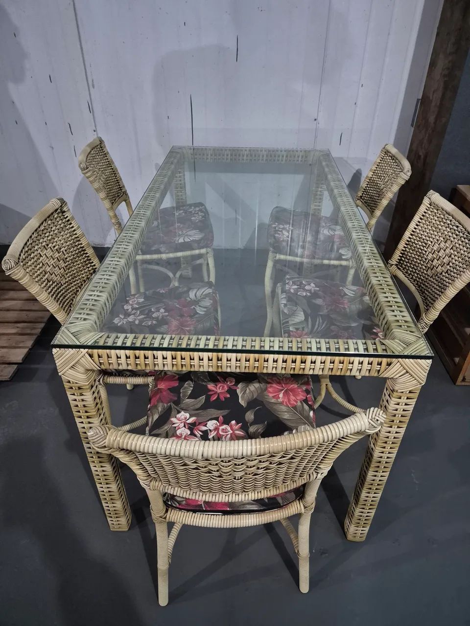 Mesa de jantar alumínio e vidro