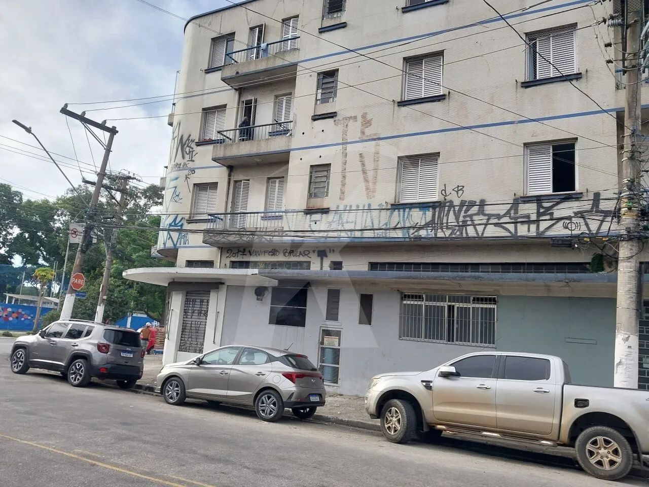 Apartamento com 2 quartos, sala, sacada, cozinha, banheiro e área de serviço