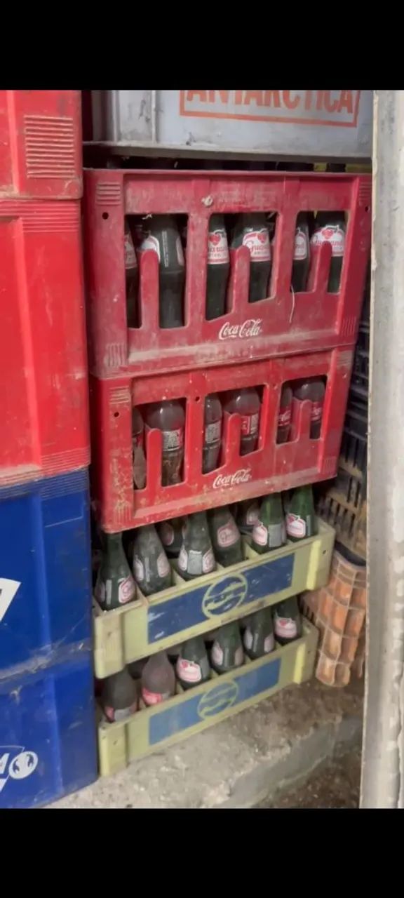 Vendo caixa de com garrafas  - Foto 4