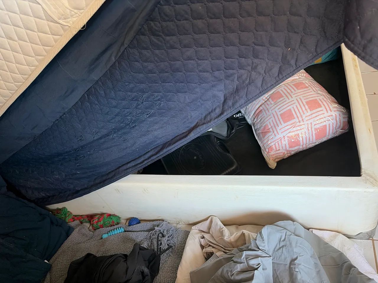 Cama com colchão casal e baú   - Foto 3