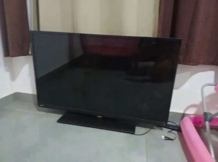 TV LED 42 Polegadas SEMP (com linhas)