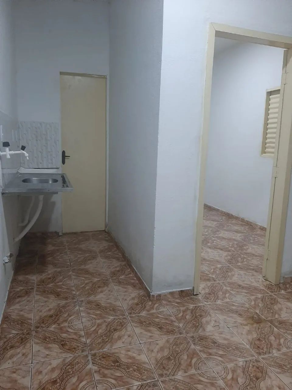 Kitnet um quarto / planalto  - Foto 4