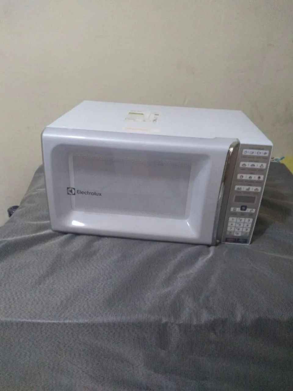 Microondas Electrolux Branco Pouco usado, conservado e Funcionando Perfeitamente