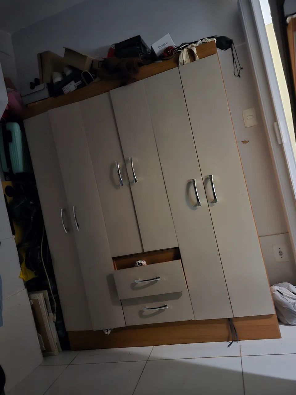 Guarda roupa 6 portas 