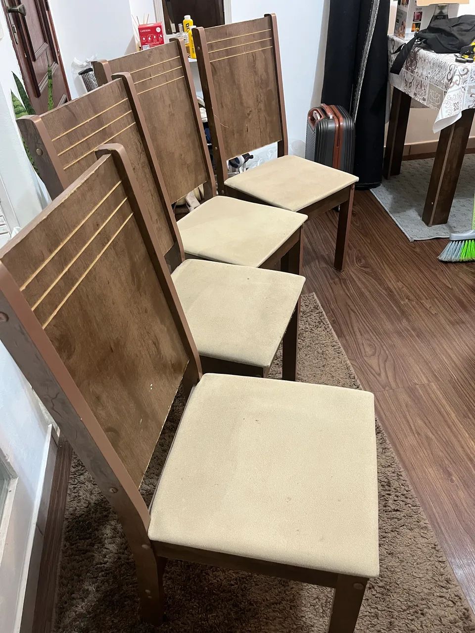 Conjunto de mesa e 4 cadeiras - Foto 2