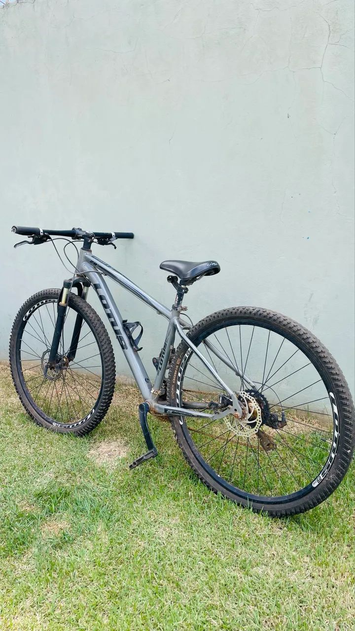 VENDE-se BICICLETA ARO 29 LÓTUS  - Foto 4