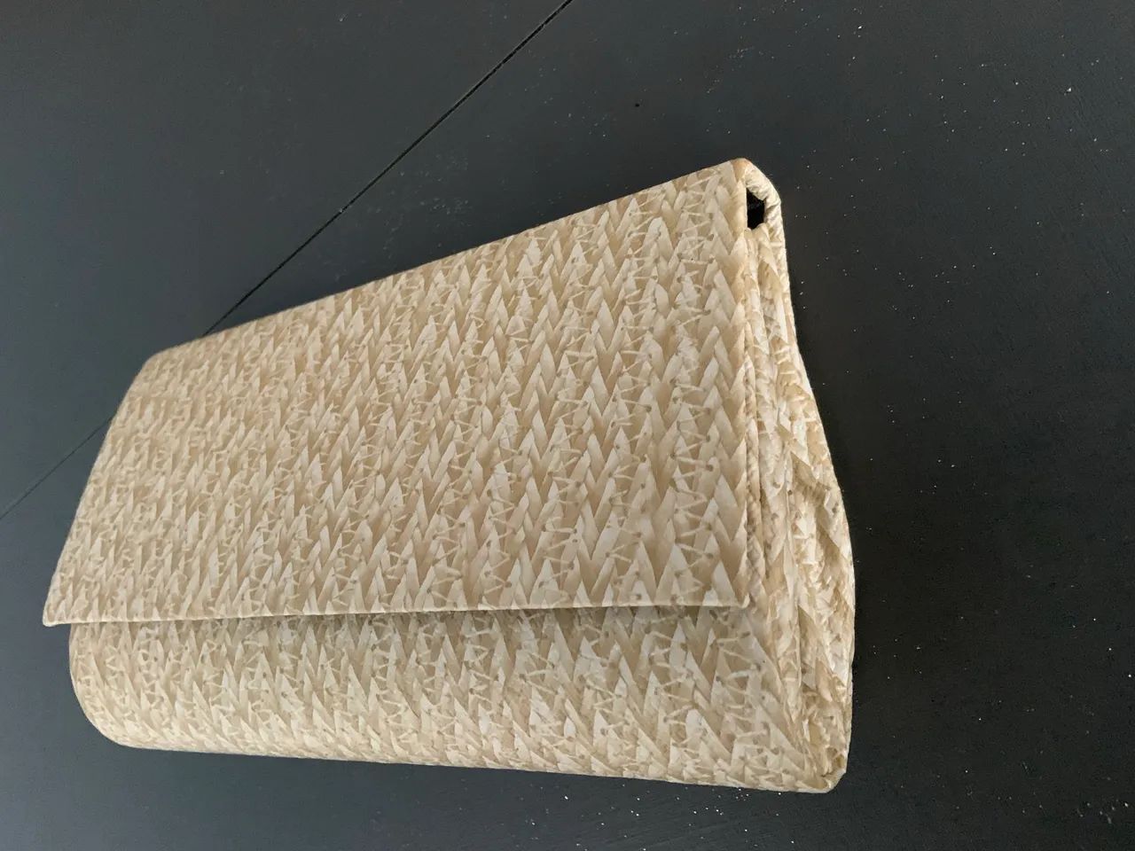 Bolsa de festa tipo clutche com relevo e alça  - Foto 2