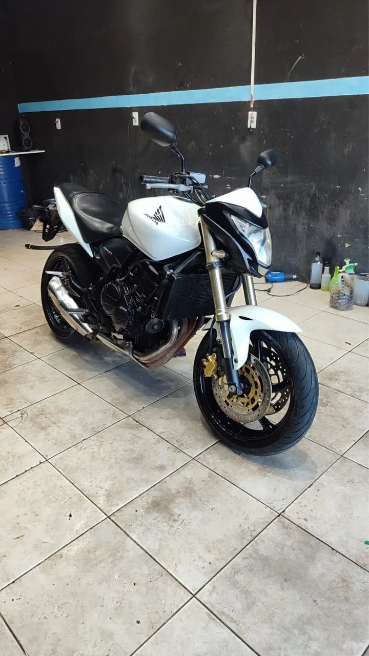 Hornet muito conservada 