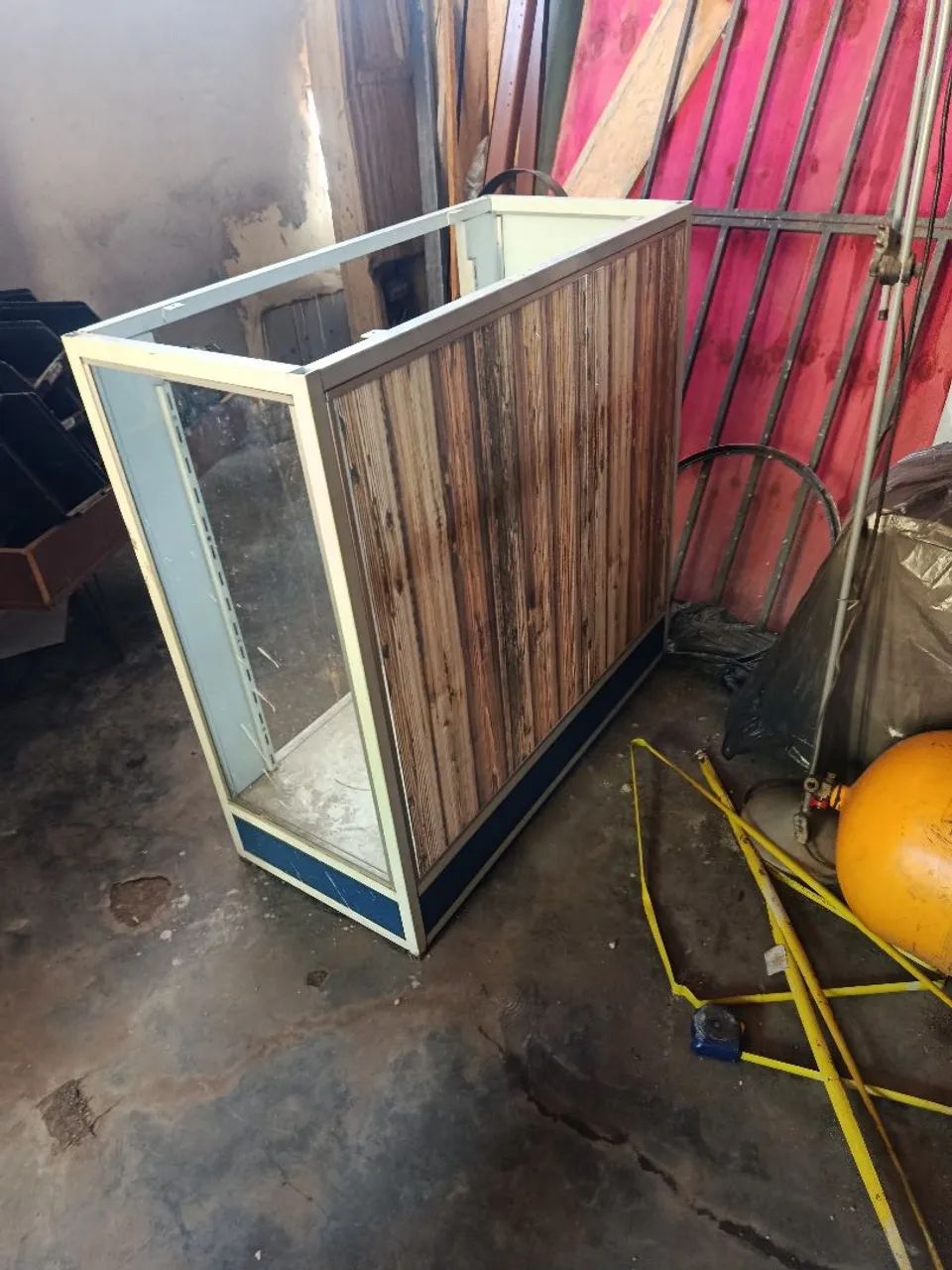 Balcão pequeno de ferro e vidro  - Foto 2