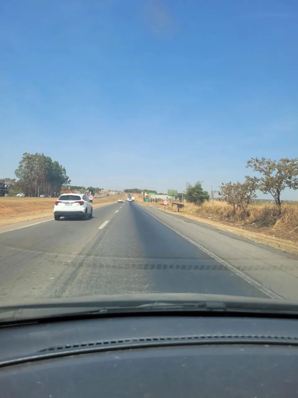 Área 1 quadra atrás da Br-153, bom para Galpão.