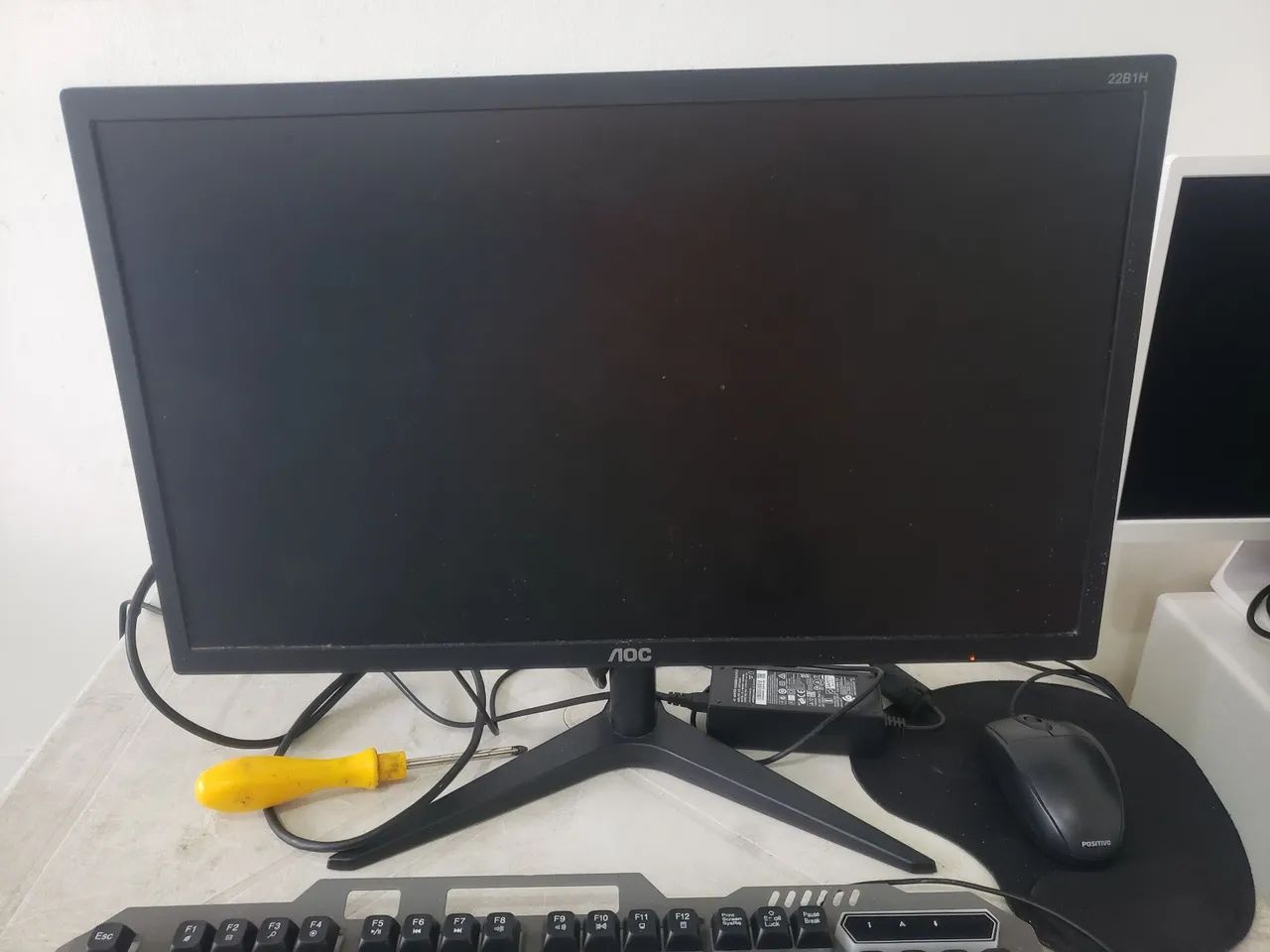 VENDO MONITOR SEMINOVO POUCO USADO E EM PERFEITO ESTADO 22 POLEGADAS, MARCA AOC - Foto 5