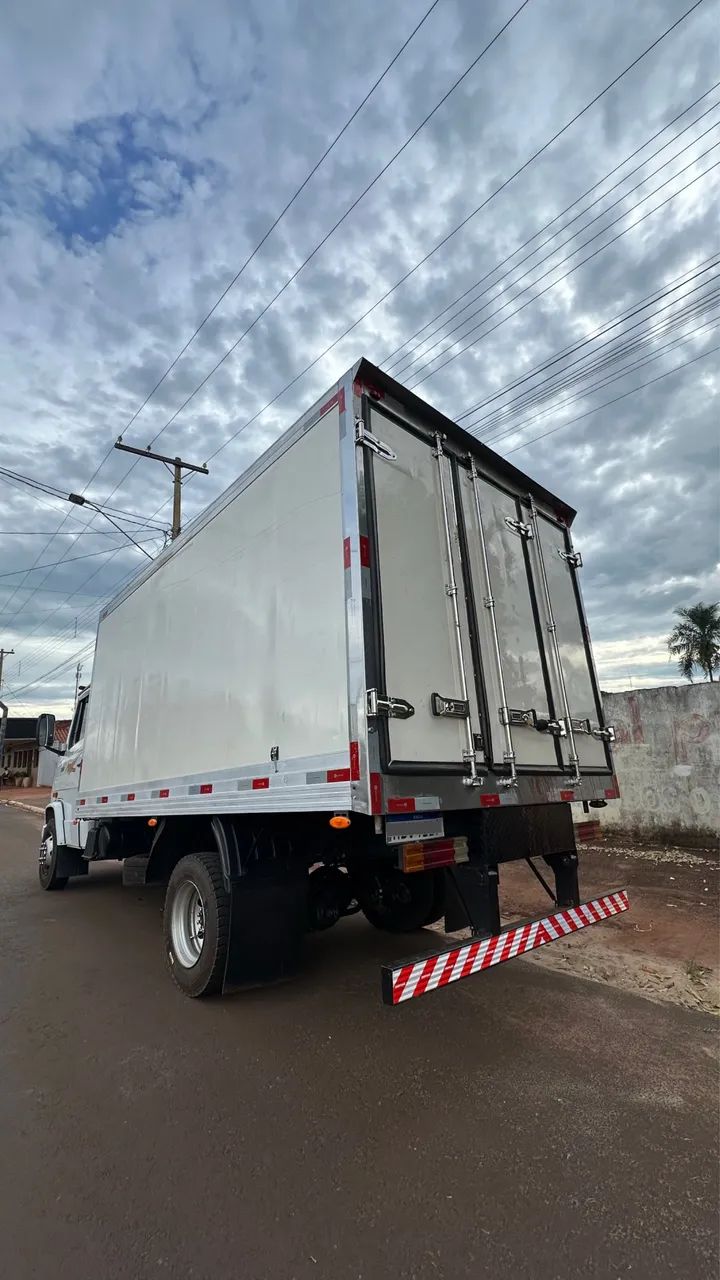 MB 710 PLUS - 2006 - BAÚ REFRIGERADO  - Foto 4