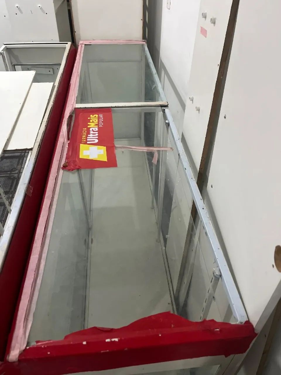 Balcão expositor para farmácia ou comércio - 2 metros - Foto 5
