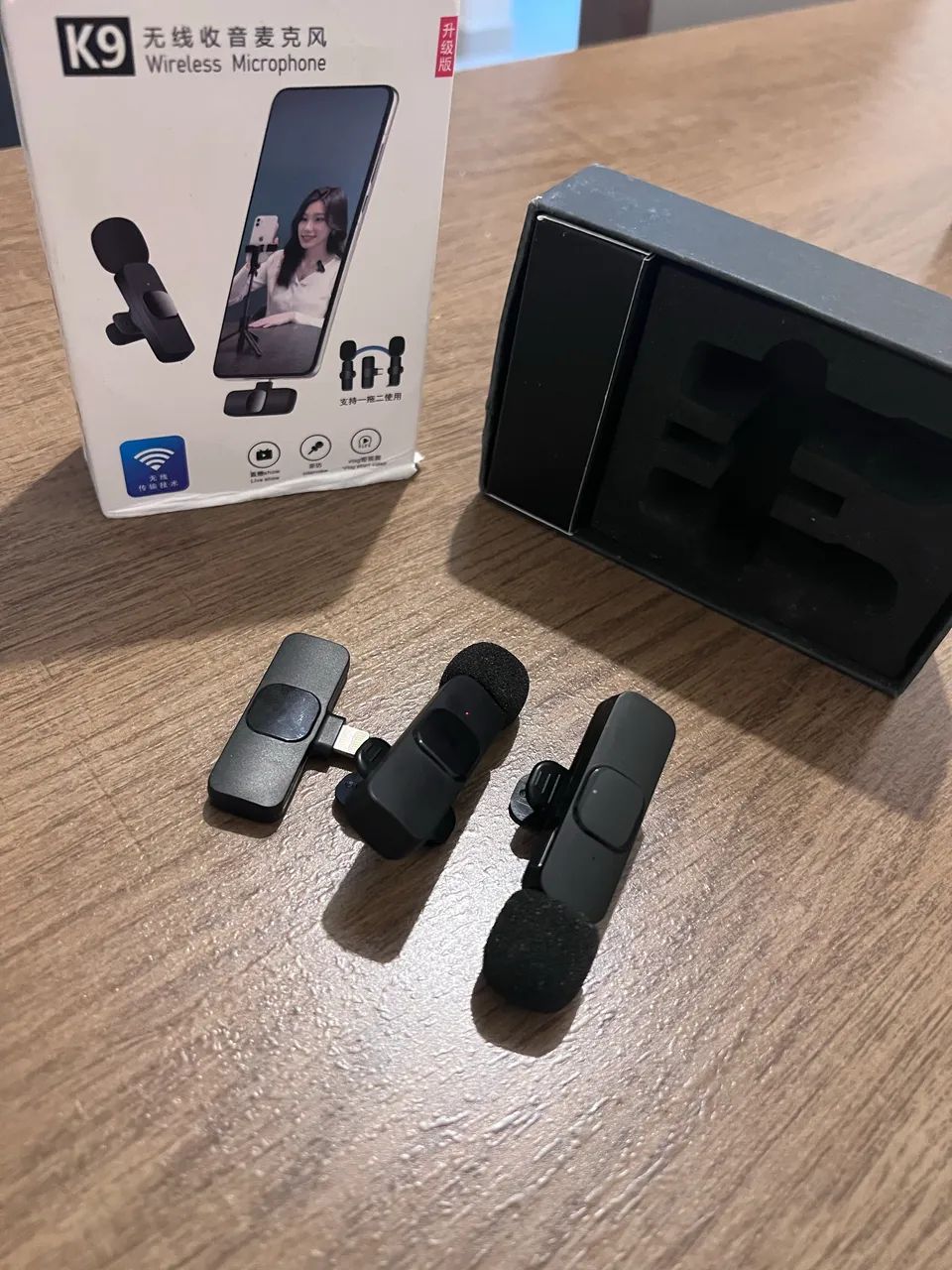 microfone de lapela sem fio modelo K9, projetado para uso com smartphones 
