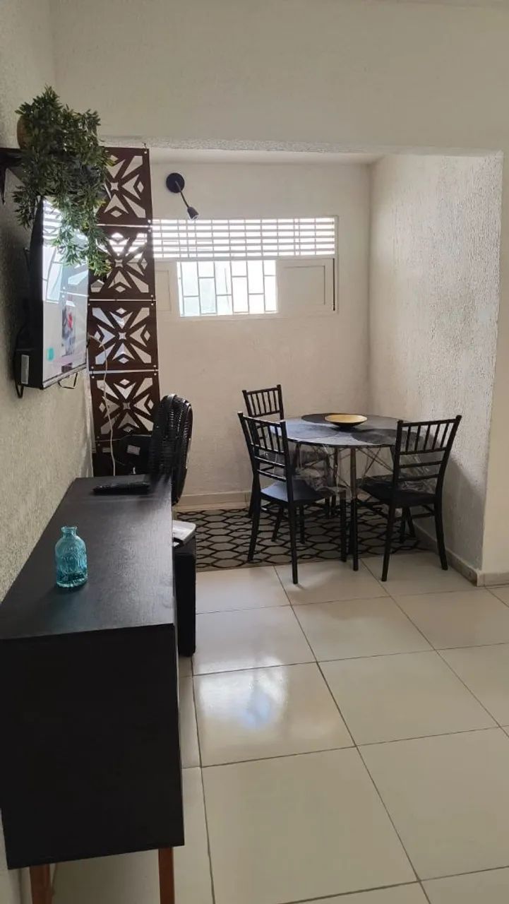 Alugo quarto e sala ( casa) mobiliado 550 metros da Ponta verde 