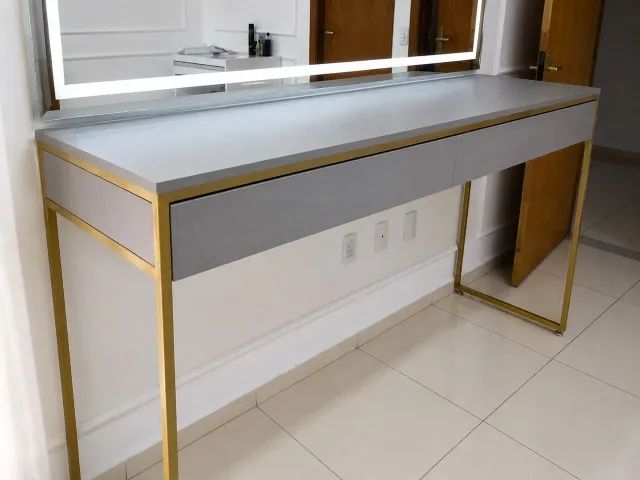 PENTEADEIRA/APARADOR