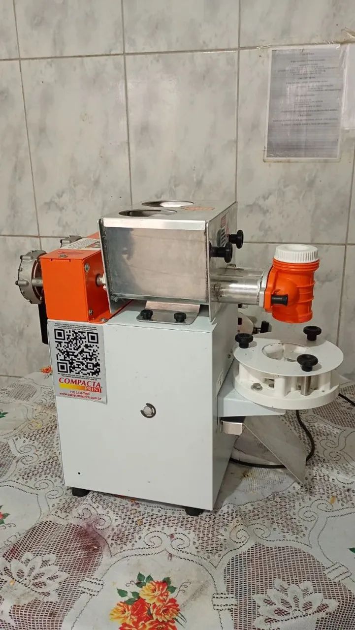 Máquina de fazer salgados compacta print 