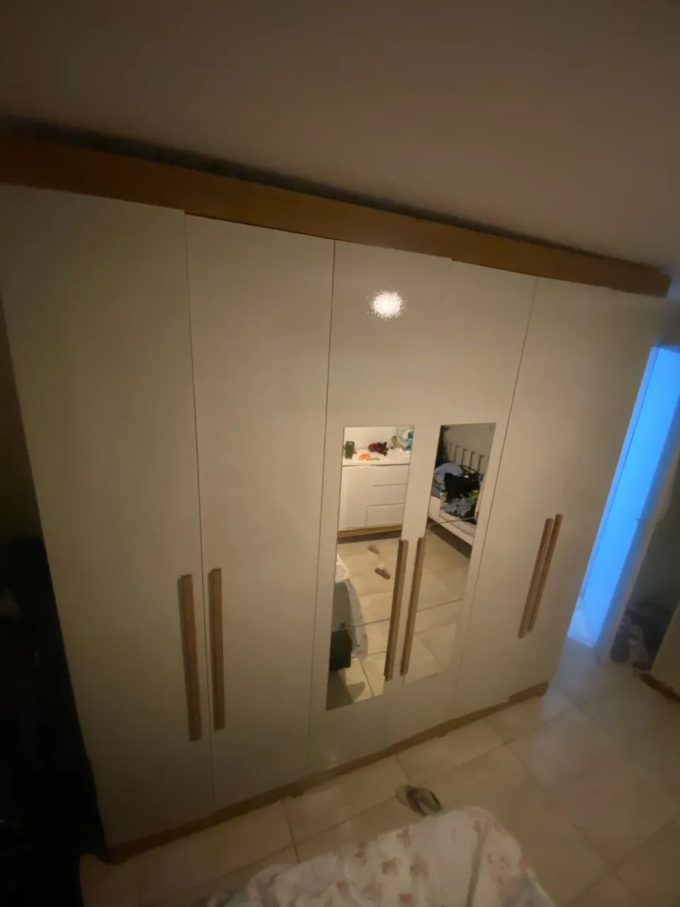 Guarda roupas semi novo 