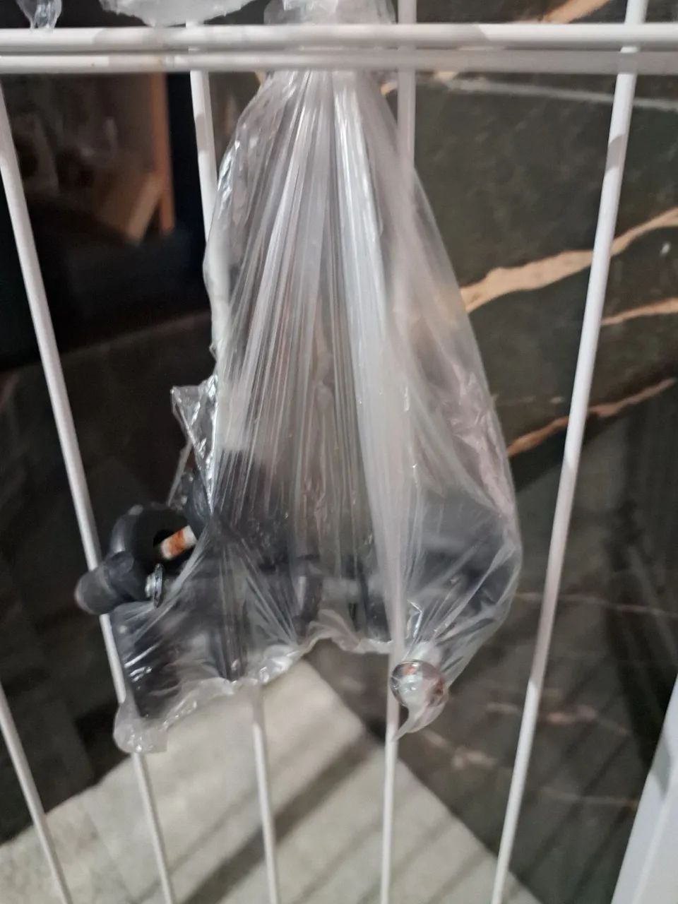 Vendo portão para pets semi novo  - Foto 3