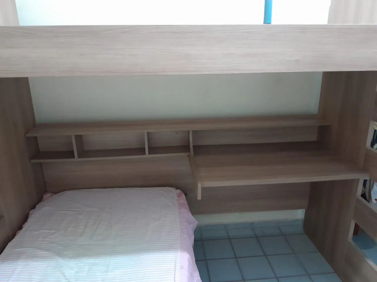Beliche Multifuncional Solteiro com Escrivaninha, Nichos e Escada - Excelente Estado - Foto 2