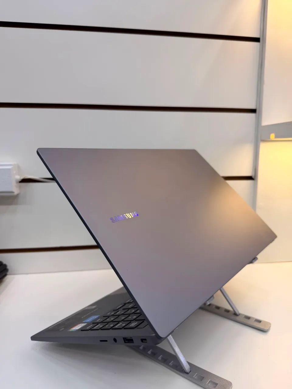 Galaxy book 4 8/256 ssd i5 13* primeira geração com caixa  - Foto 4