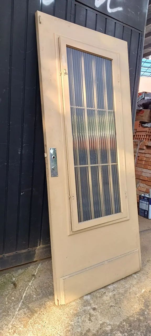 PORTA DE ENTRADA MADEIRA COM BATENTE PORTINHOLA DE VIDRO  /// R$1200,00 - Foto 3