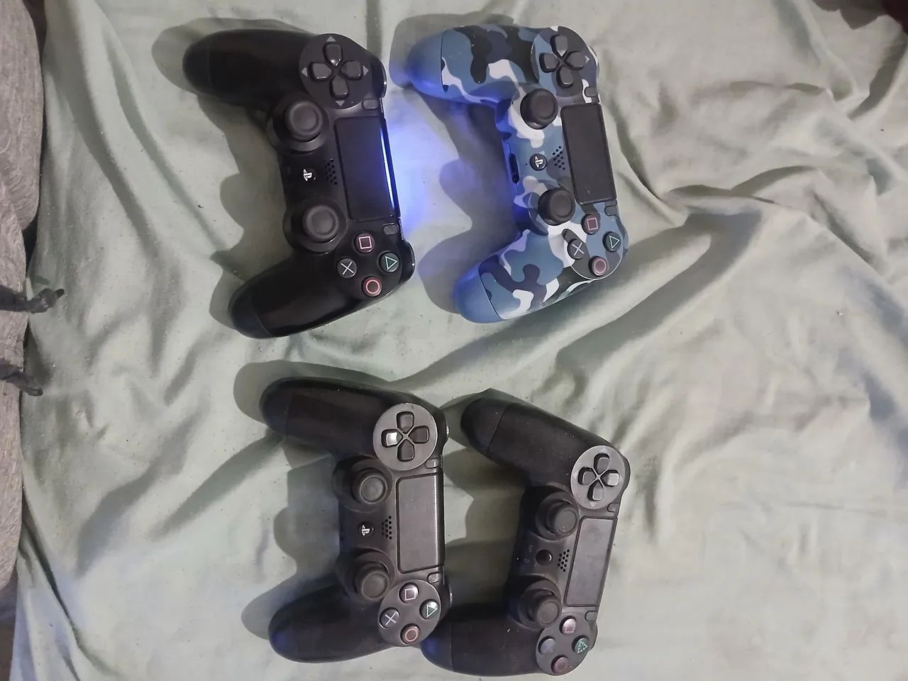 PS4 PRO 4 controles - Foto 2
