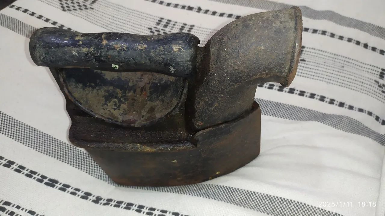 Antigo Ferro de passar roupas à Carvão<br> - Foto 2