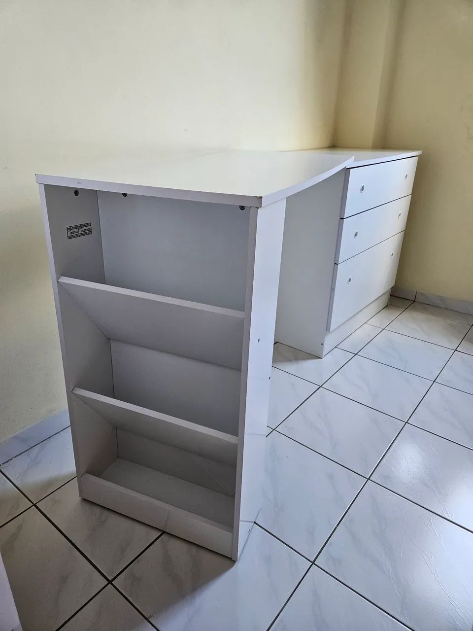 Comoda Infantil com Trocador Branco Excelente Estado - Foto 3