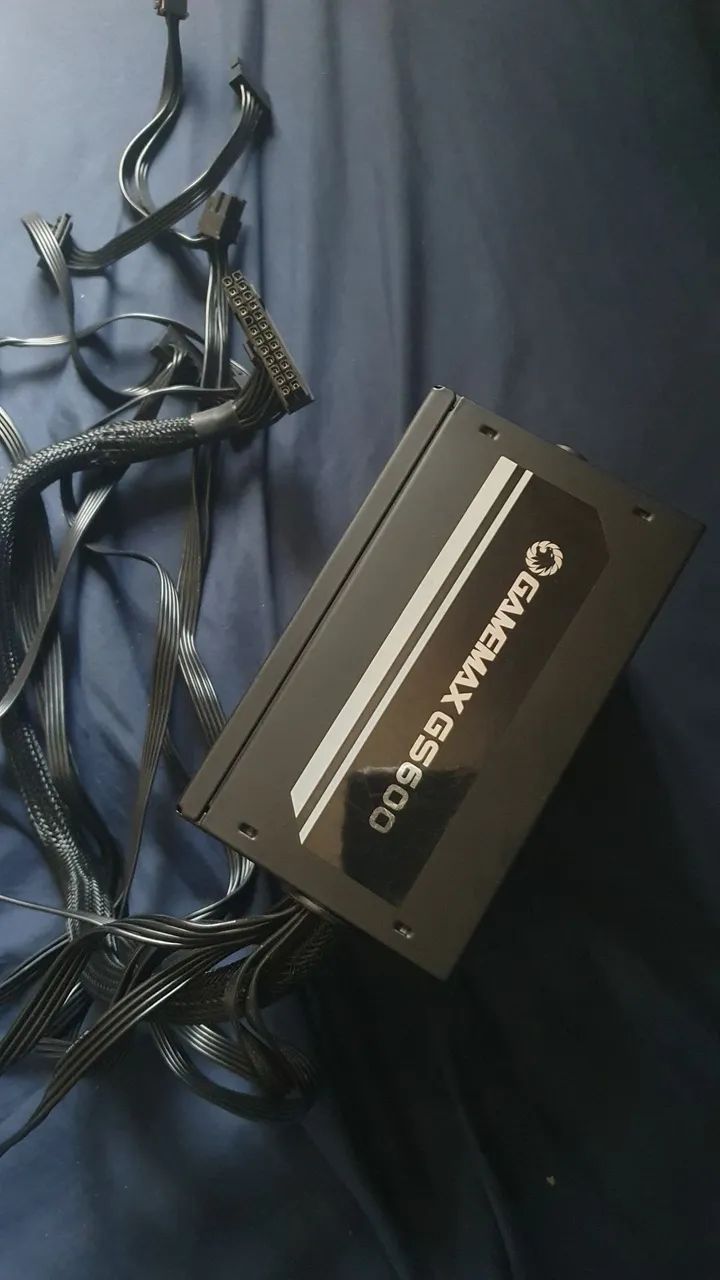 Fonte 650W GAMEMAX