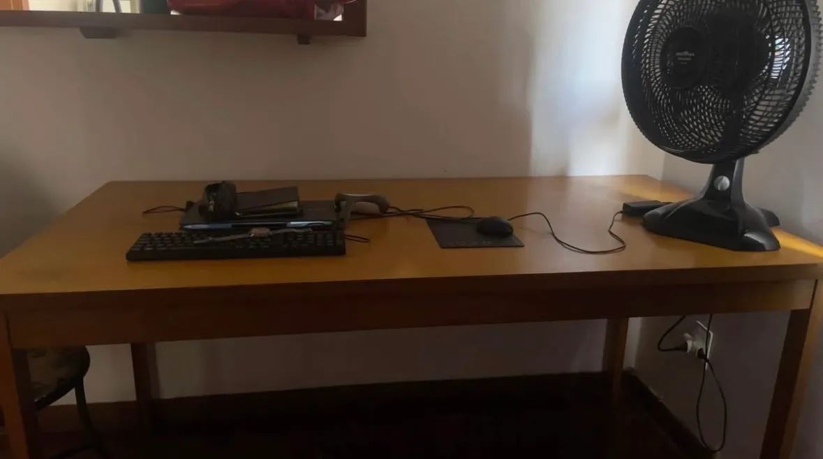 Mesa de Madeira Amarela 