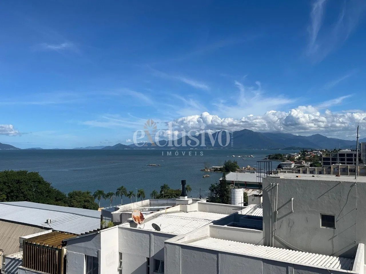 Apartamento 3 dormitórios em Coqueiros