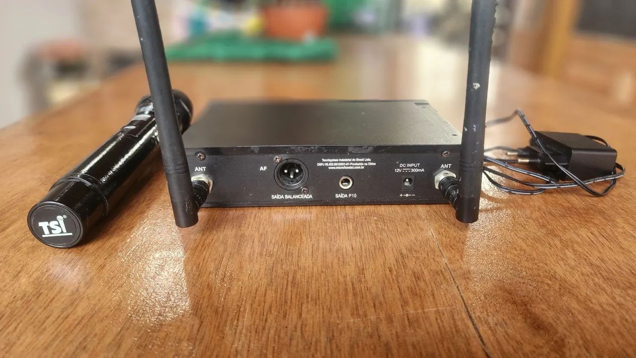 Microfone Sem Fio Tsi 7099-uhf Profissional De Mão - Foto 3