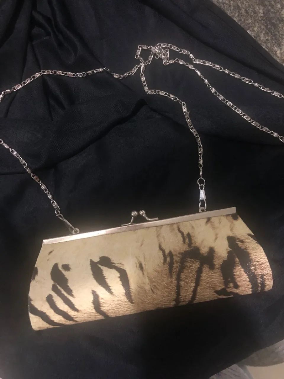 Bolsa pequena com alça prateada 
