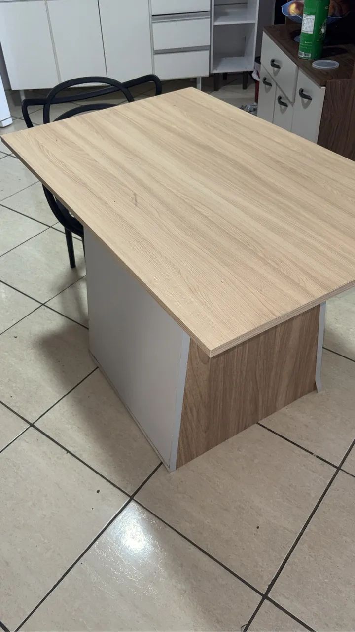 Vende - se mesa com pé triangular  - Foto 2