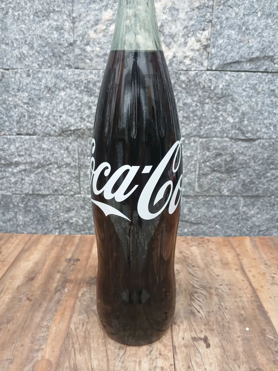 Garrafa de Coca Cola grande retro lacrada em excelente estado.