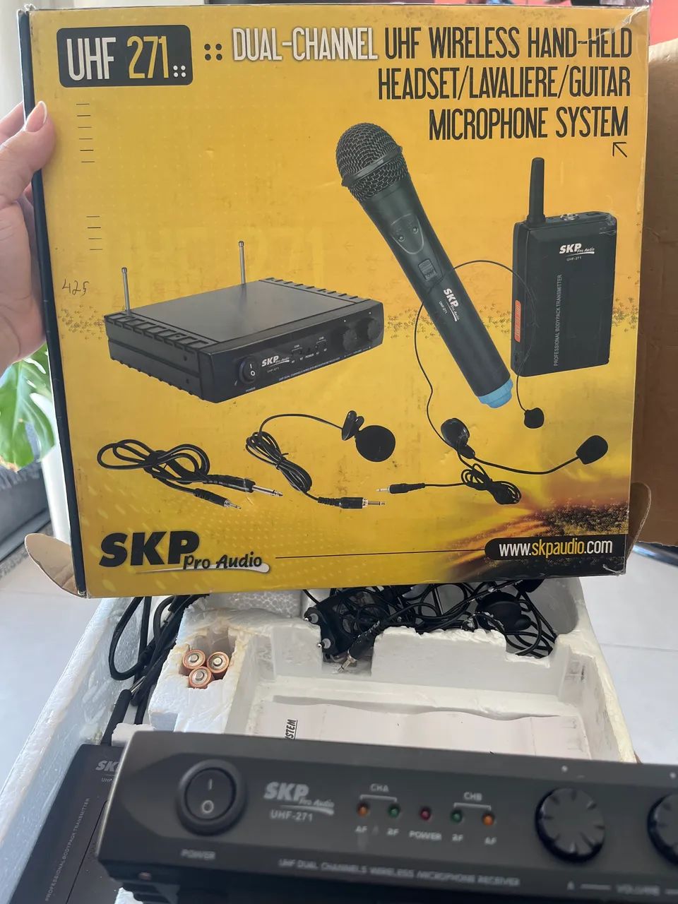 Microfone sem fio SKP Pro Audio UHF-271 Dual Channel - Foto 2