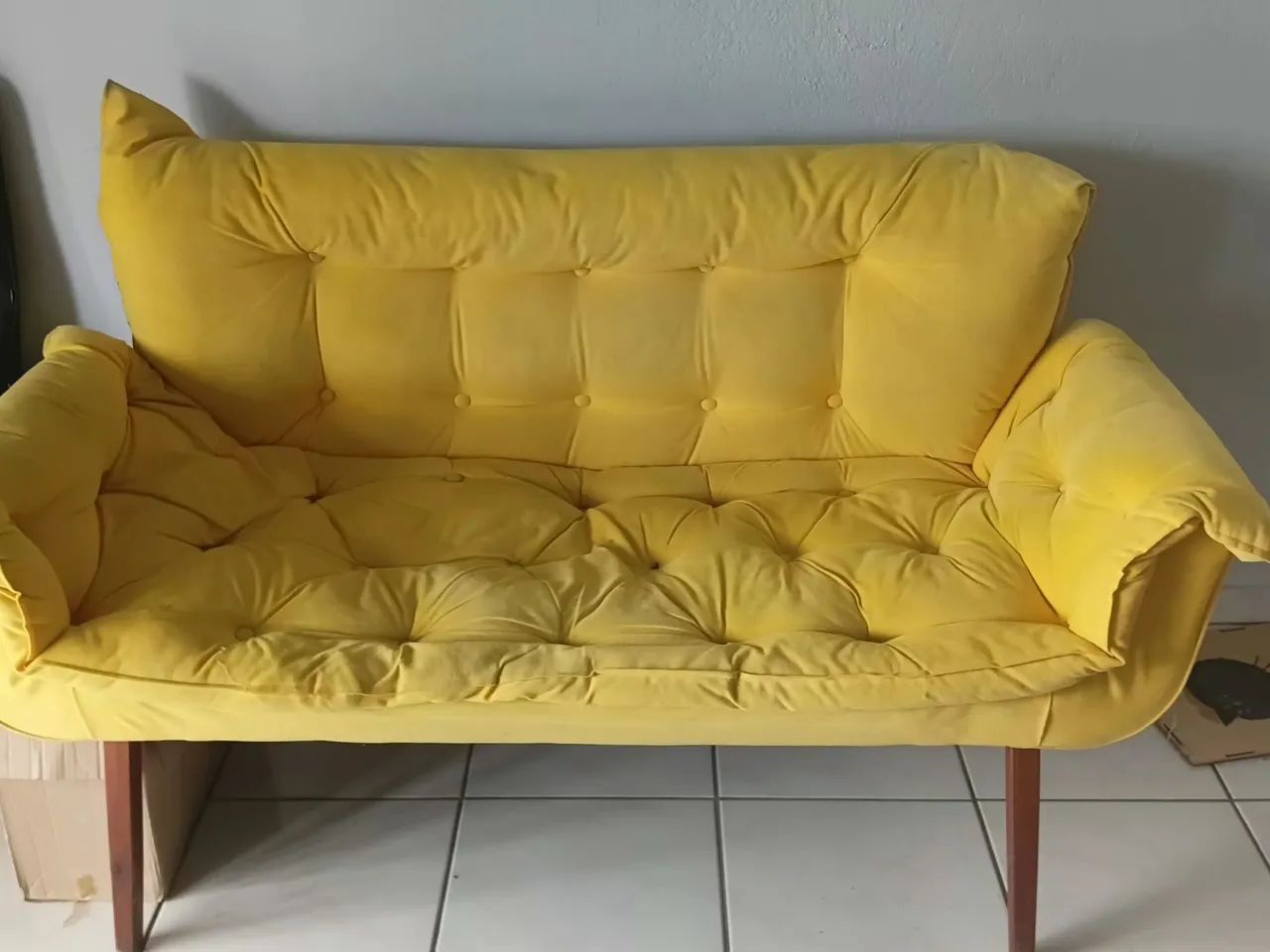 Sofá 2 Lugares Retrô Amarelo - Muito Conservado - Foto 3