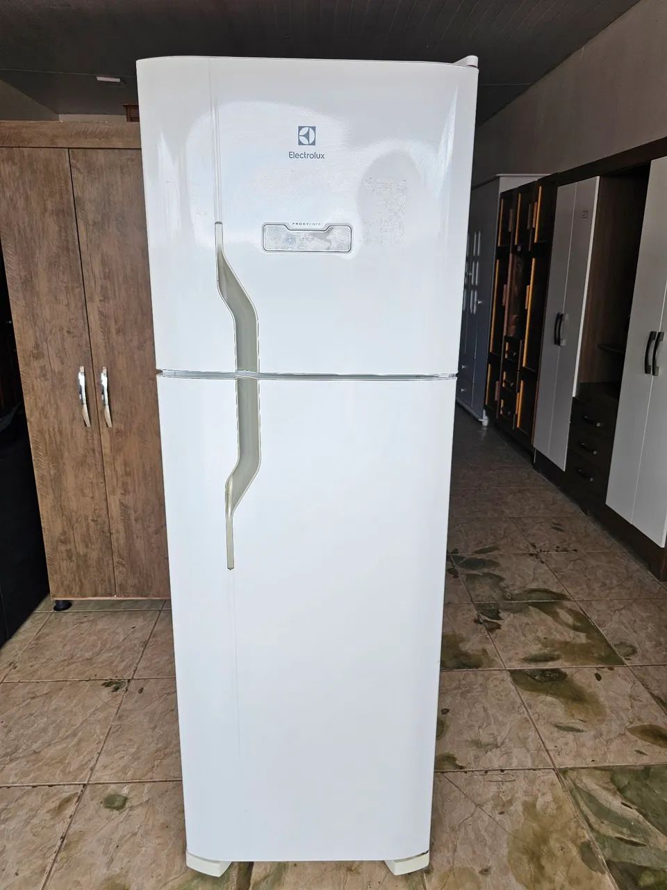Geladeira frost free usada funcionando perfeitamente 