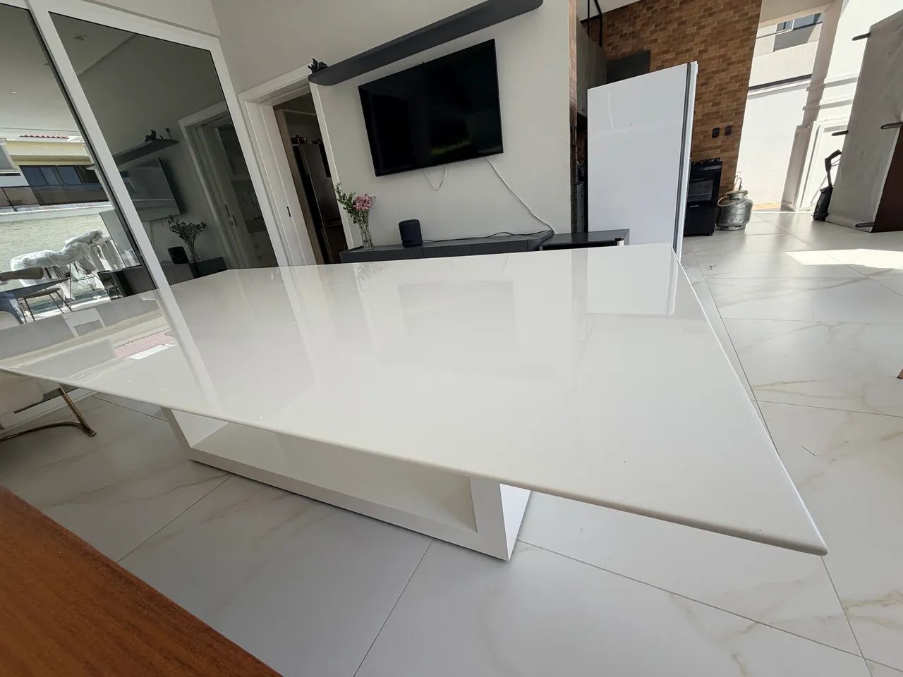 Mesa branca laqueada com cadeiras impecáveis - Foto 4