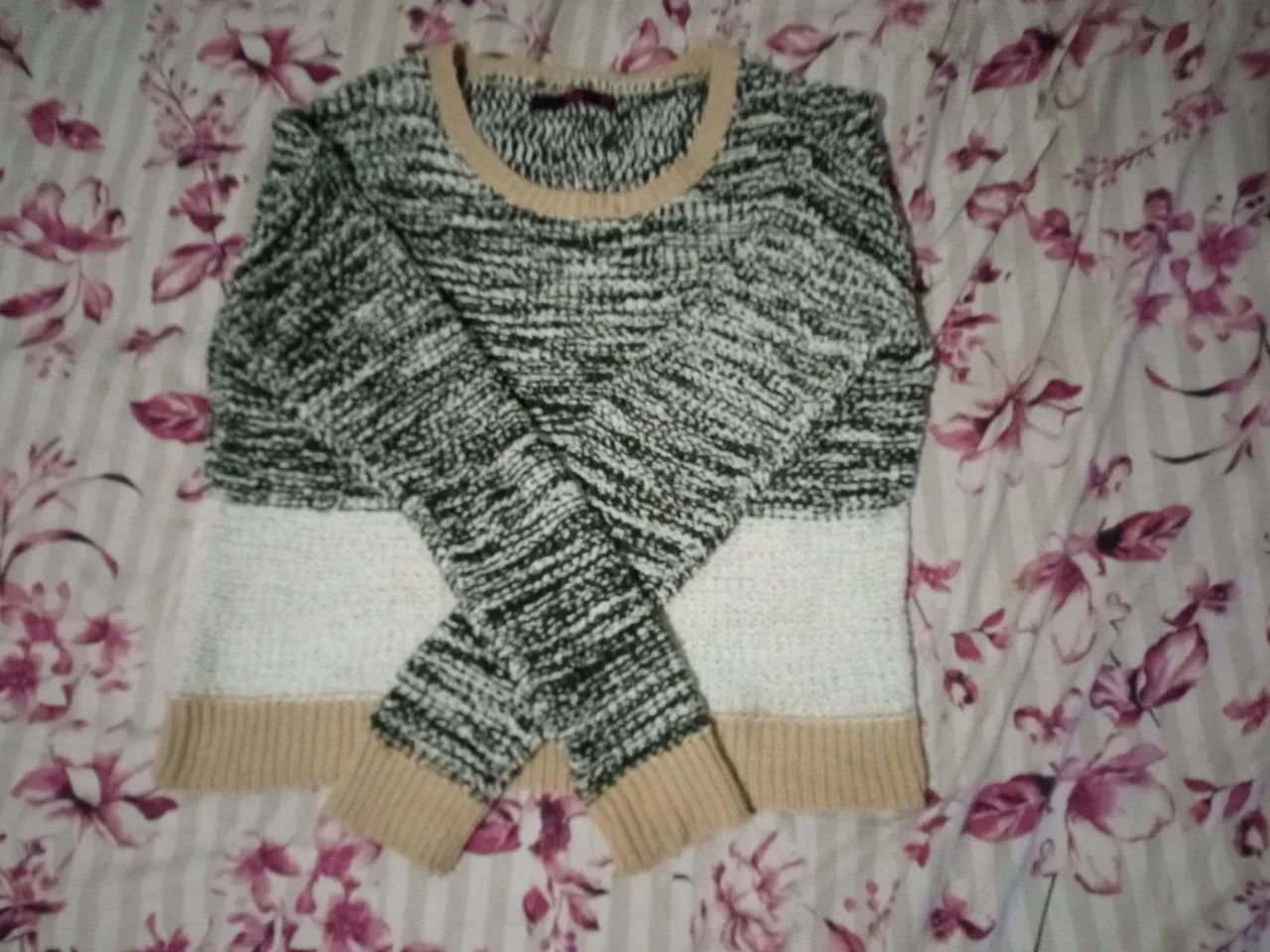 6 blusas por 50 reais 