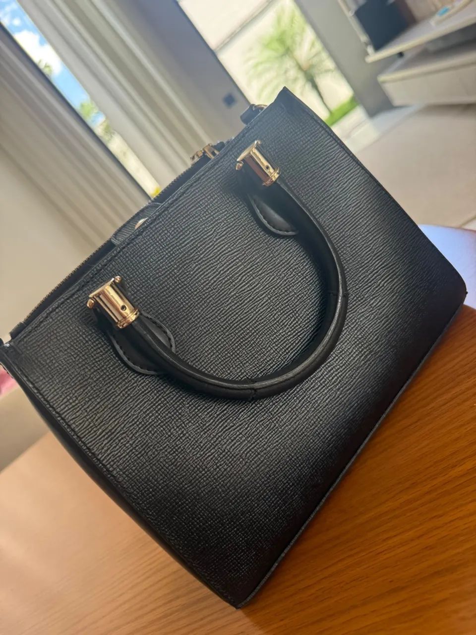 Vendo uma bolsa Shutz nova