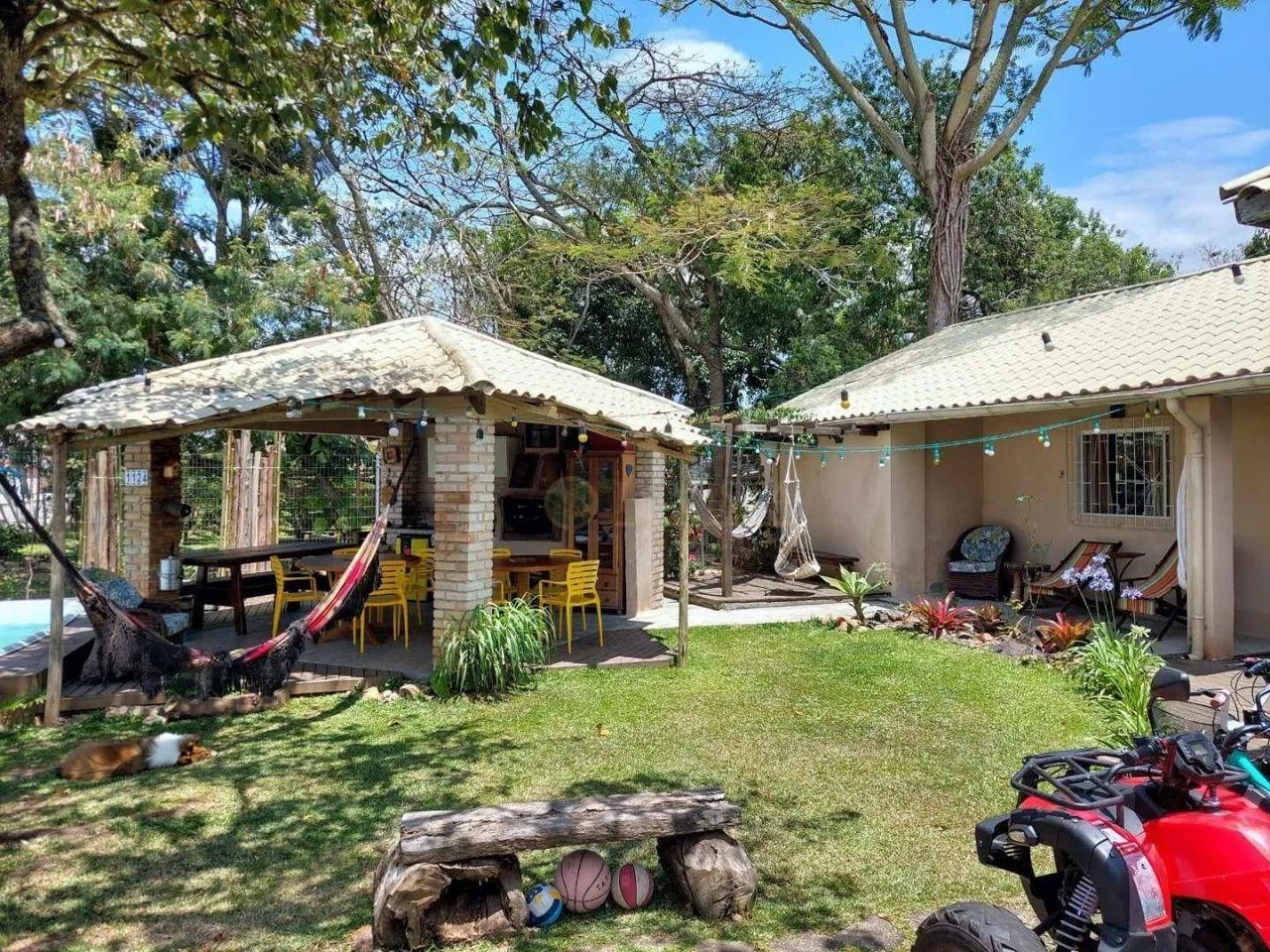 Casa com piscina e churrasqueira à venda na Praia da Daniela, em Florianópolis. - Foto 2