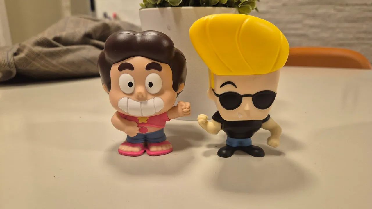 Dois bonecos cartoon network