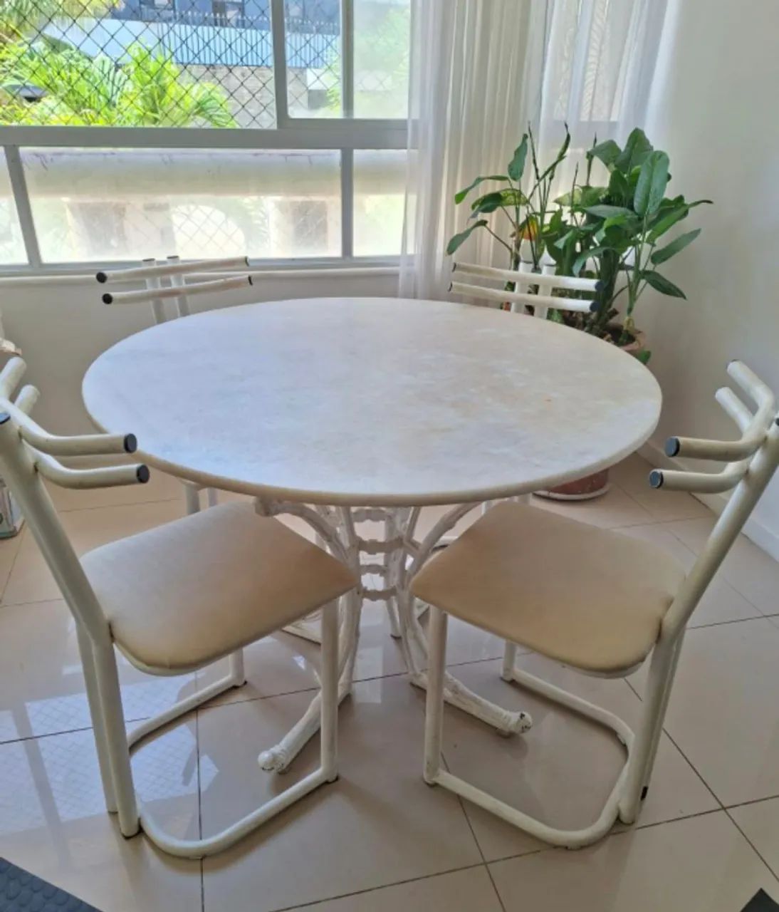 Mesa com 5 cadeiras mármore  - Foto 4