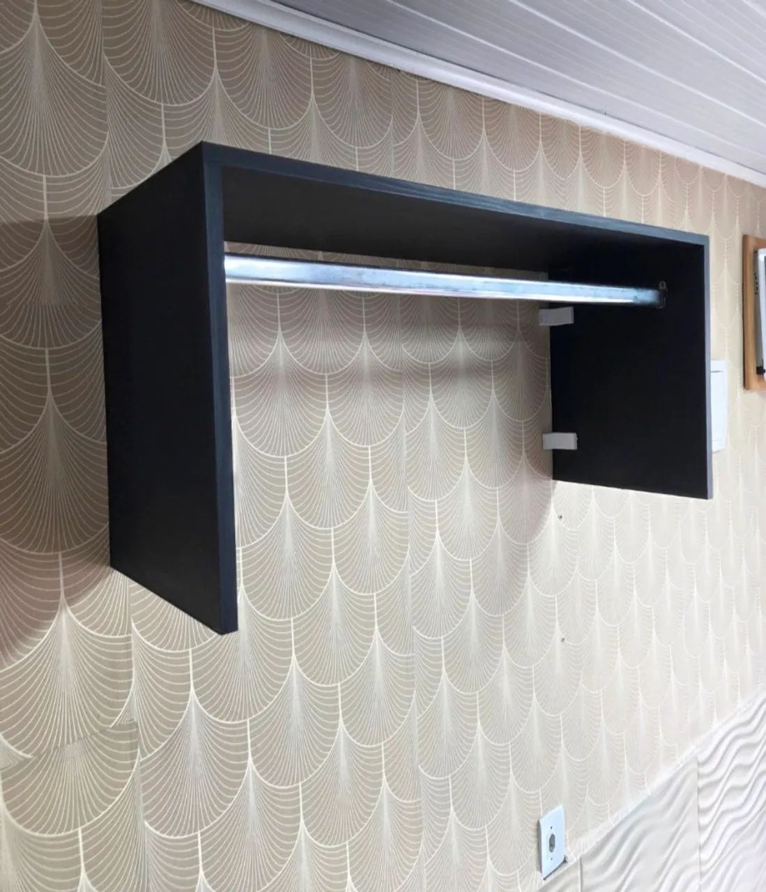 ARARA DE PAREDE EM MDF, SEMI NOVA!! - Foto 2