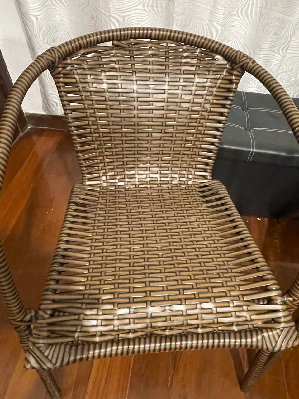 2 cadeiras anjo juncado e mesinha centro Produto Leilão  - Foto 3