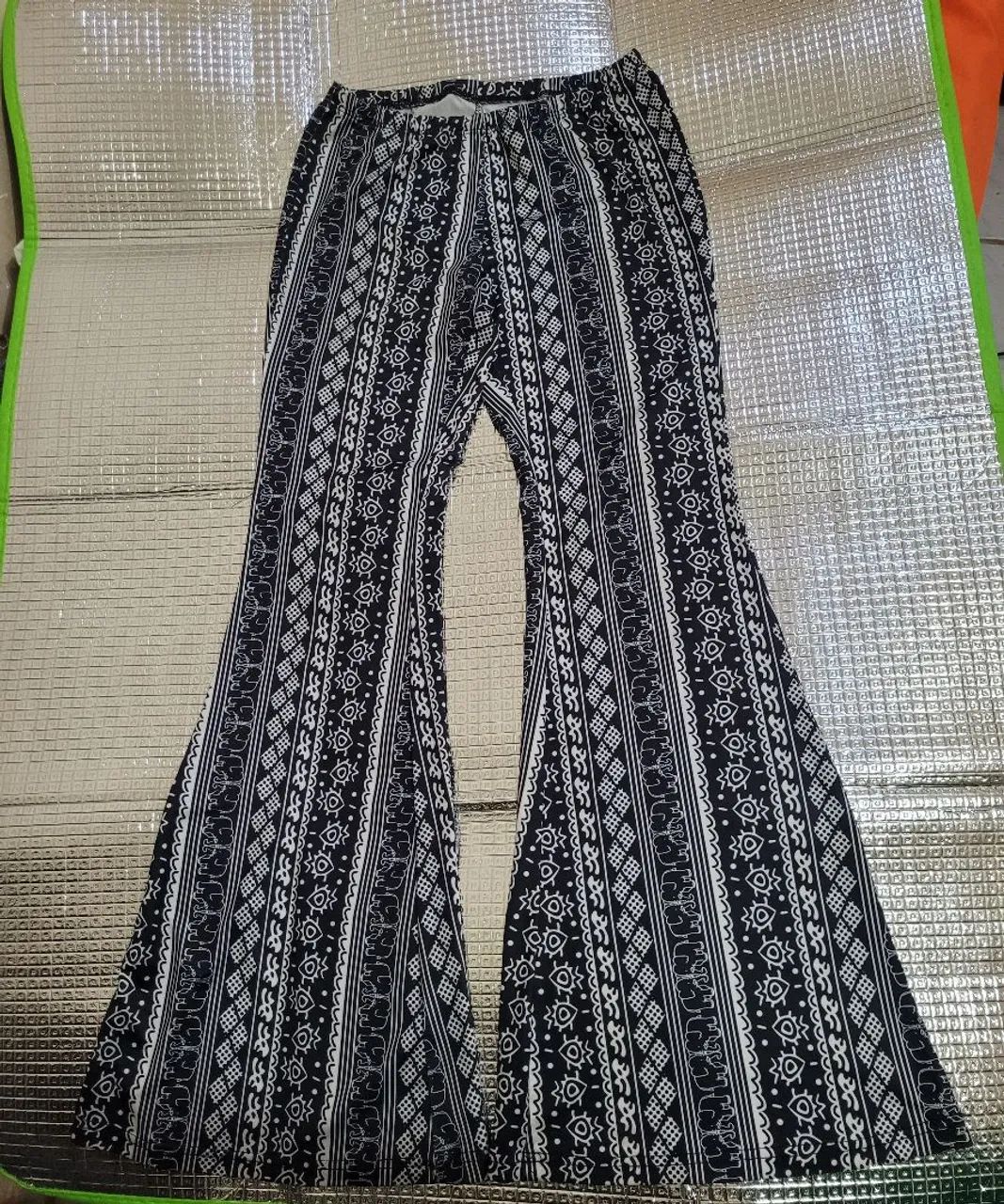 Calça flare estampada cintura baixa  - Foto 3