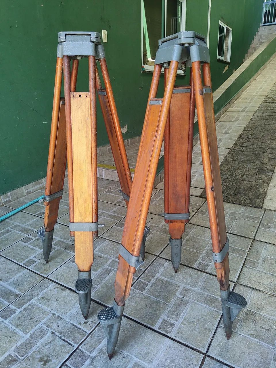 Tripé de madeira unidade