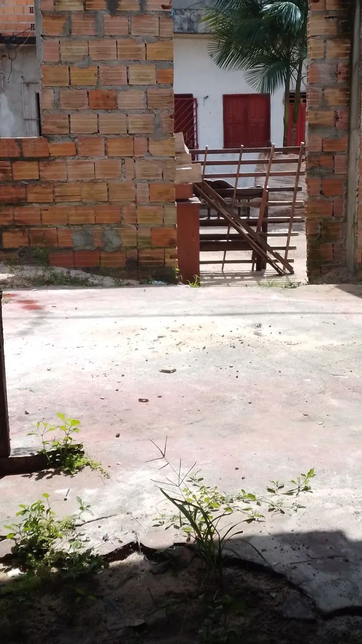 Casa a venda,próximo a feira ,escola e parada de ônibus.  - Foto 3